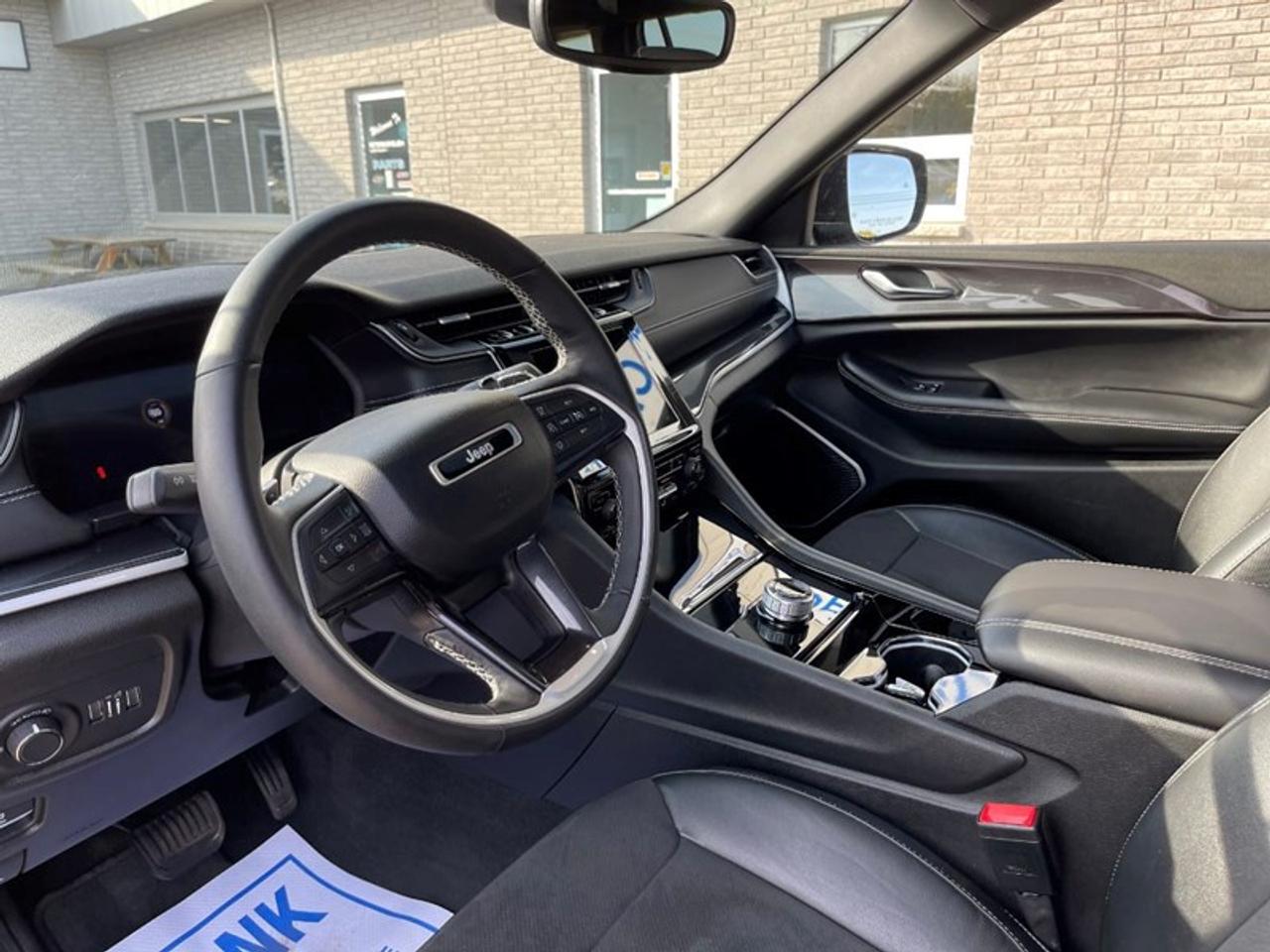 2022 Jeep Grand Cherokee L Laredo  Altitude Photo