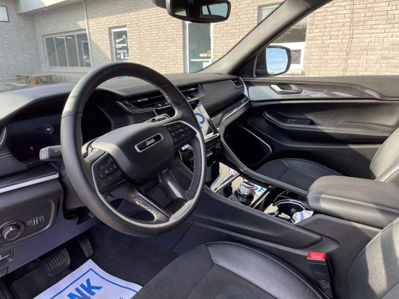 2022 Jeep Grand Cherokee L Laredo  Altitude Photo