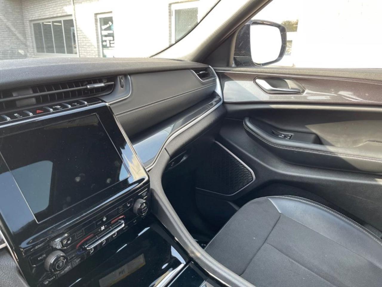 2022 Jeep Grand Cherokee L Laredo  Altitude Photo