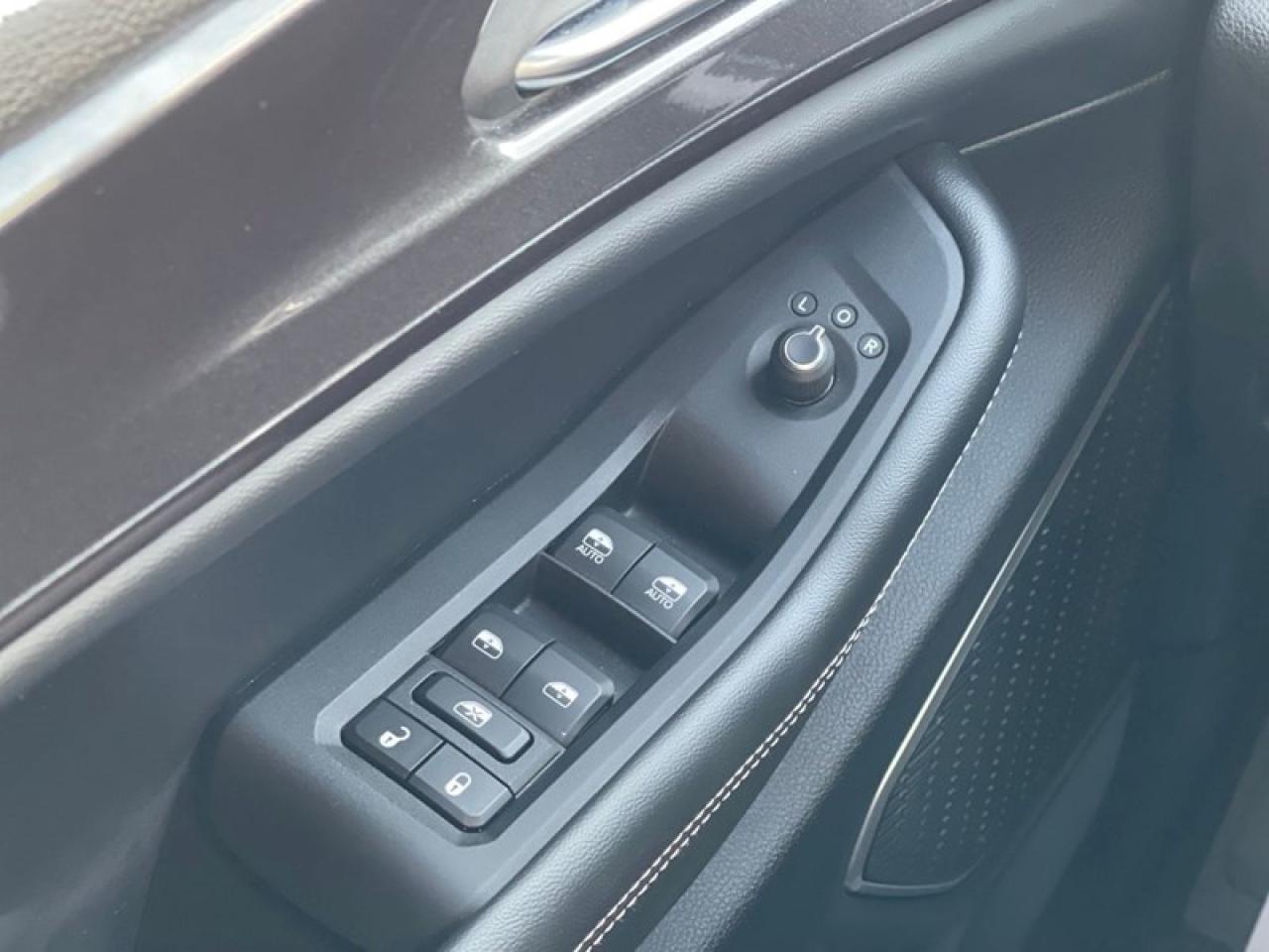 2022 Jeep Grand Cherokee L Laredo  Altitude Photo