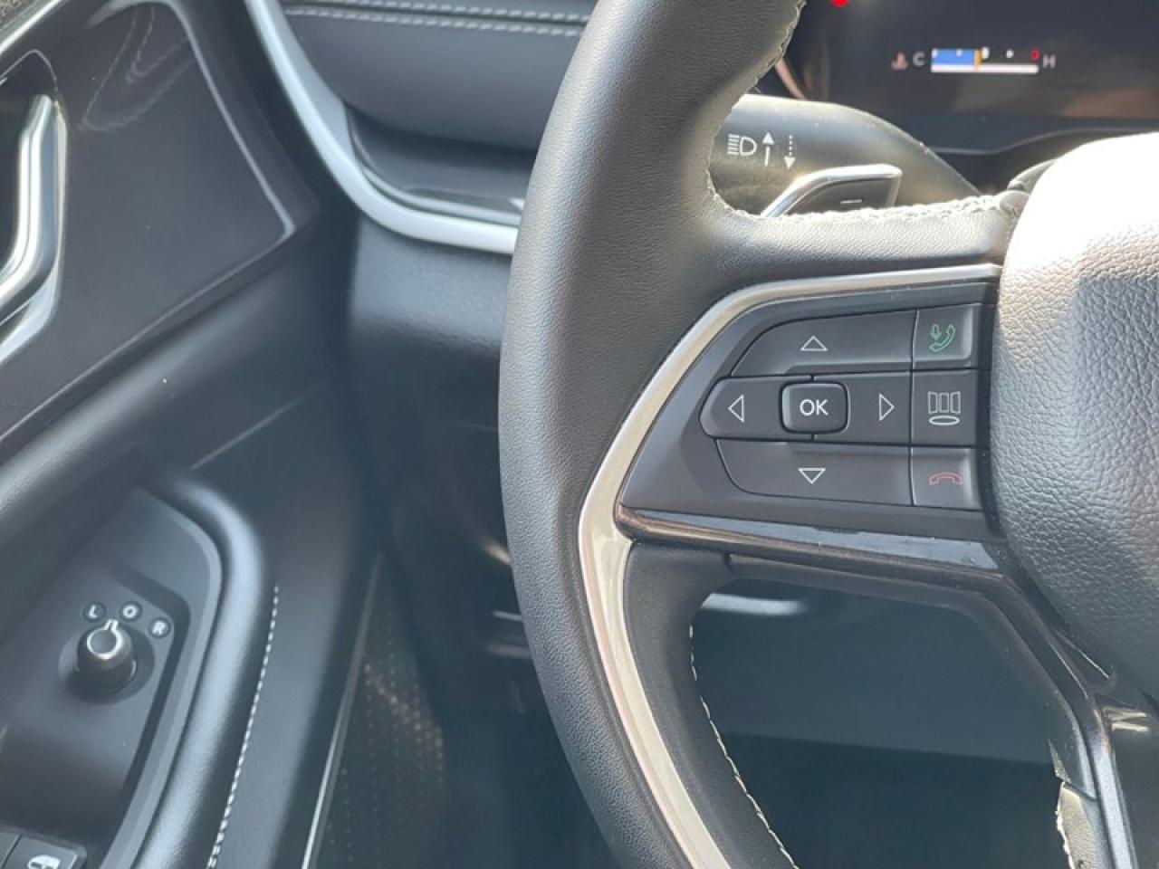 2022 Jeep Grand Cherokee L Laredo  Altitude Photo