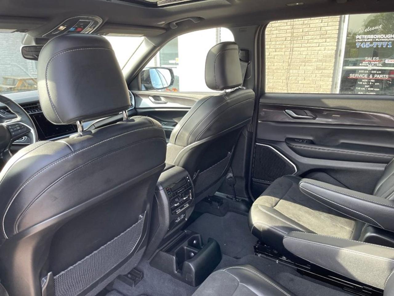 2022 Jeep Grand Cherokee L Laredo  Altitude Photo