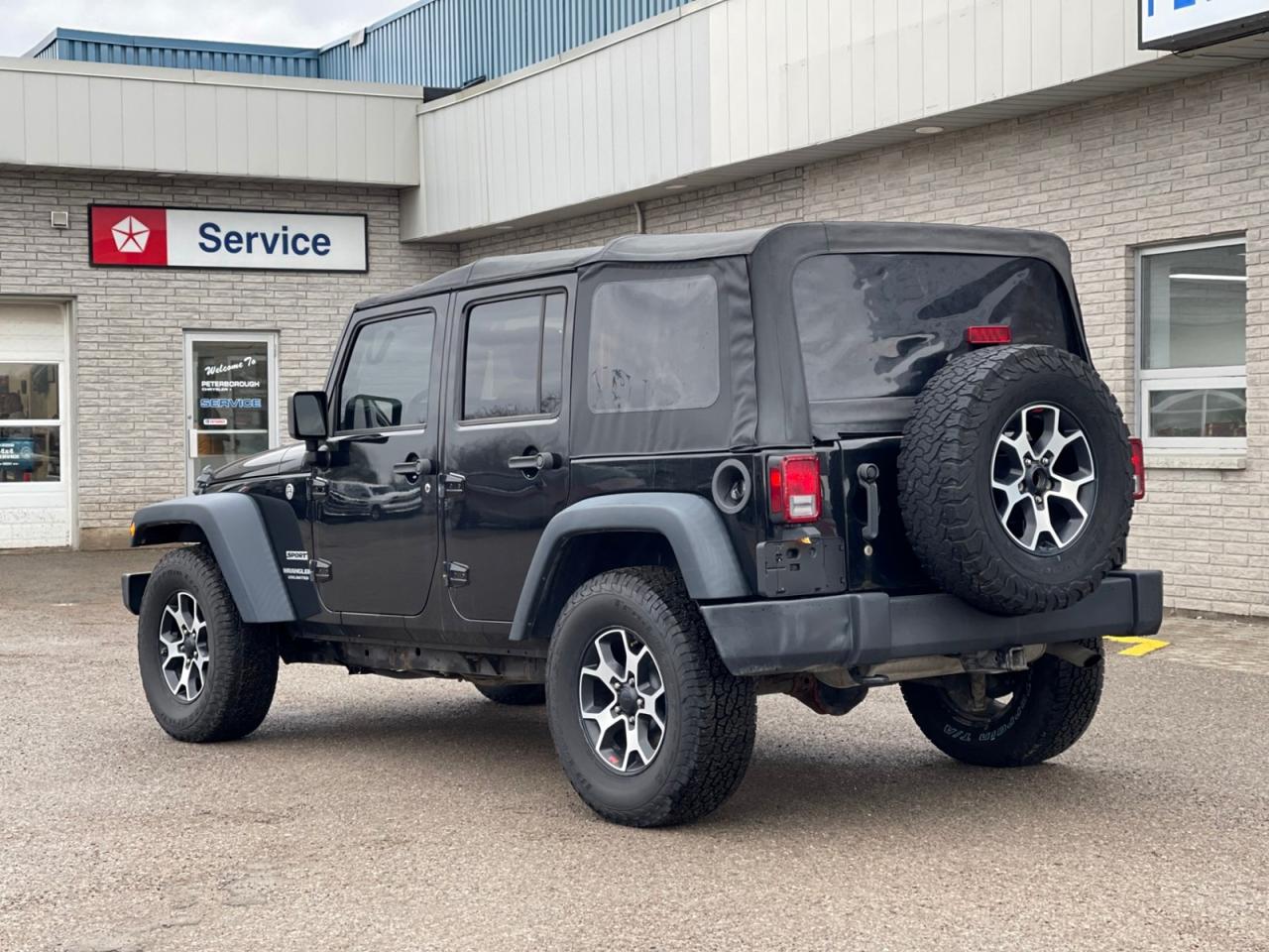 2016 Jeep Wrangler UNLIMITED SPORT Photo2