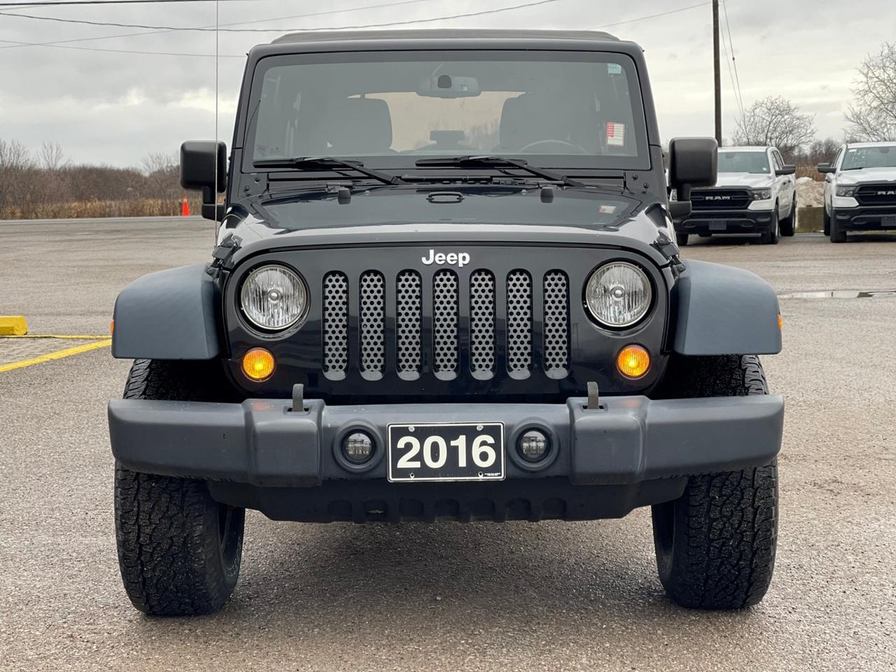2016 Jeep Wrangler UNLIMITED SPORT Photo1