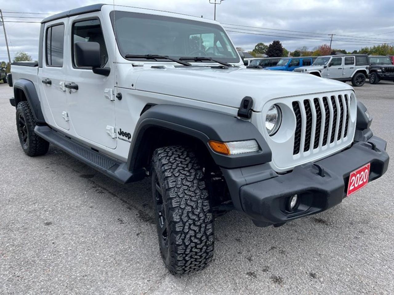 2020 Jeep Gladiator SPORT Photo4