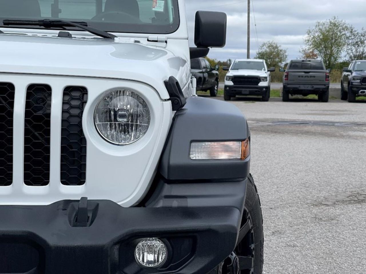 2020 Jeep Gladiator SPORT Photo2