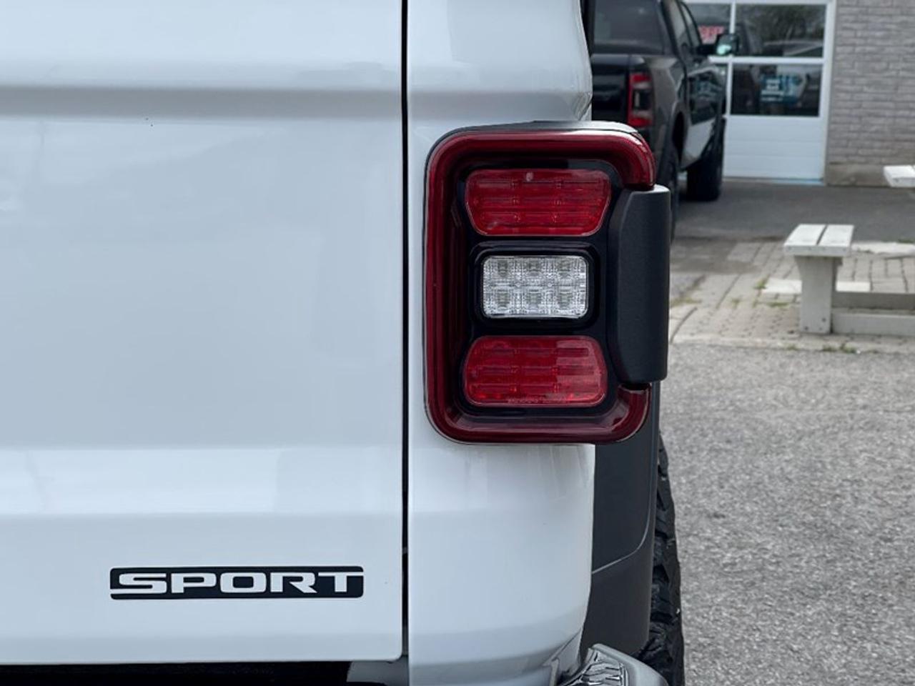 2020 Jeep Gladiator SPORT Photo