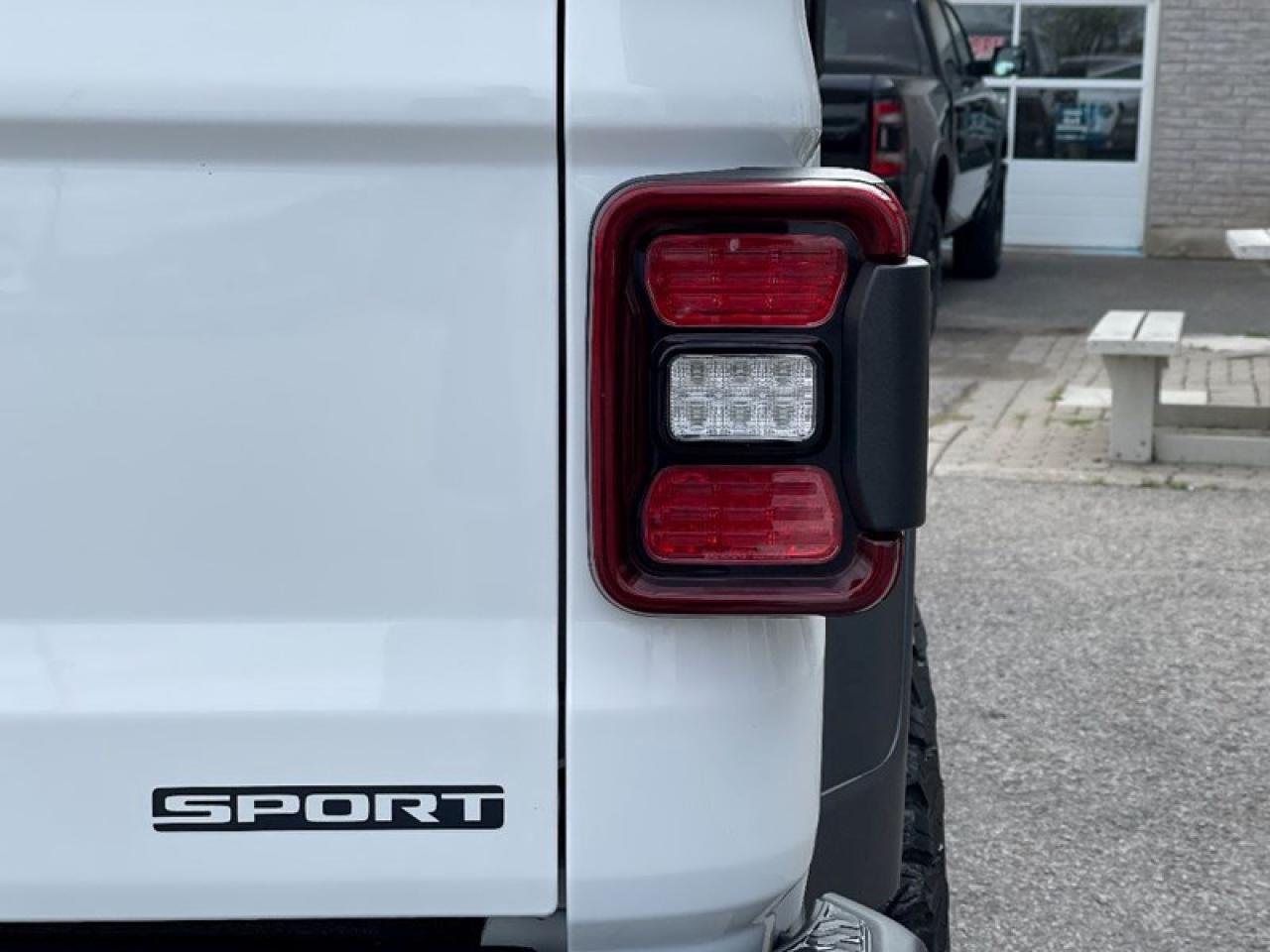 2020 Jeep Gladiator SPORT Photo