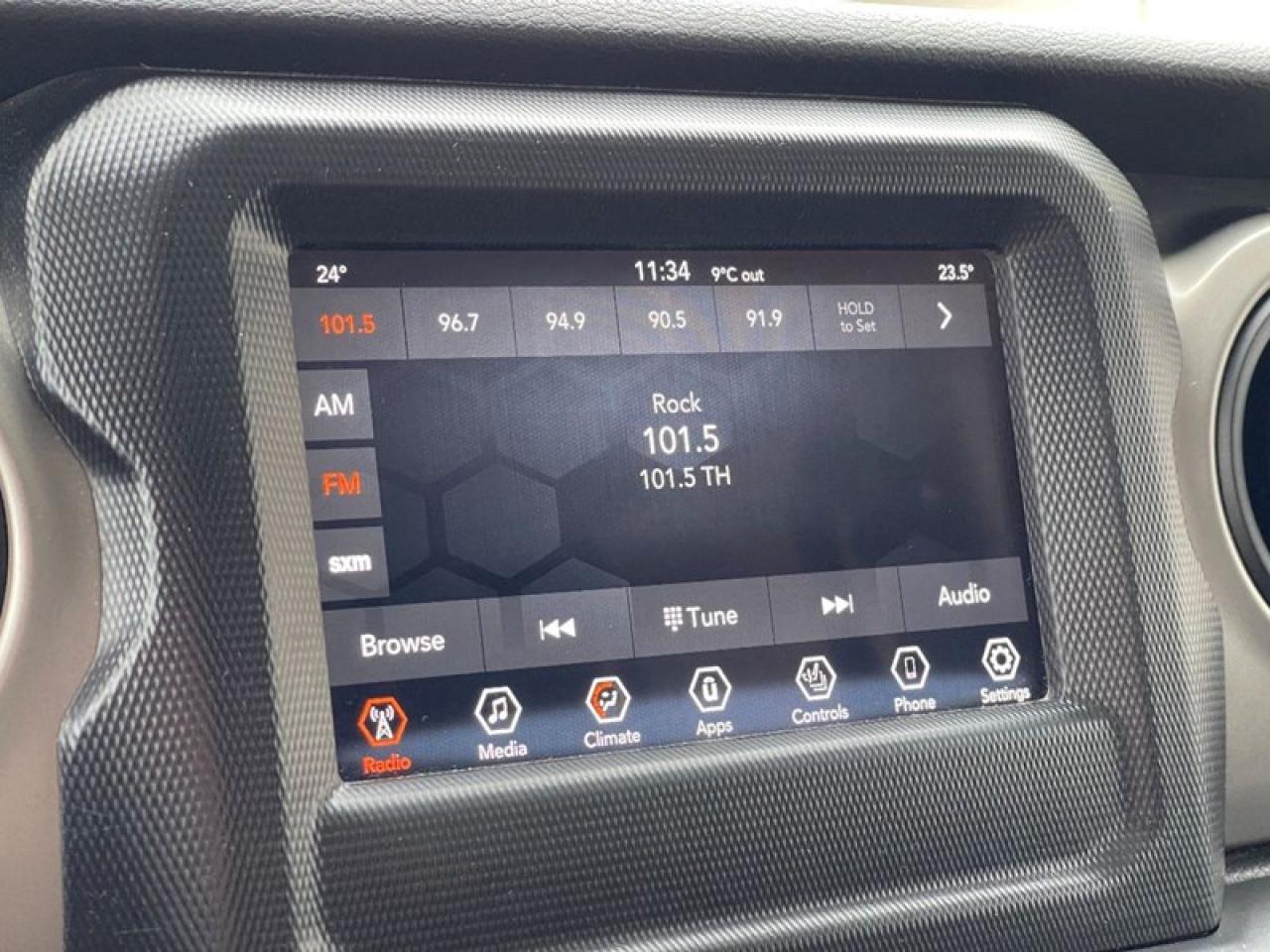 2020 Jeep Gladiator SPORT Photo