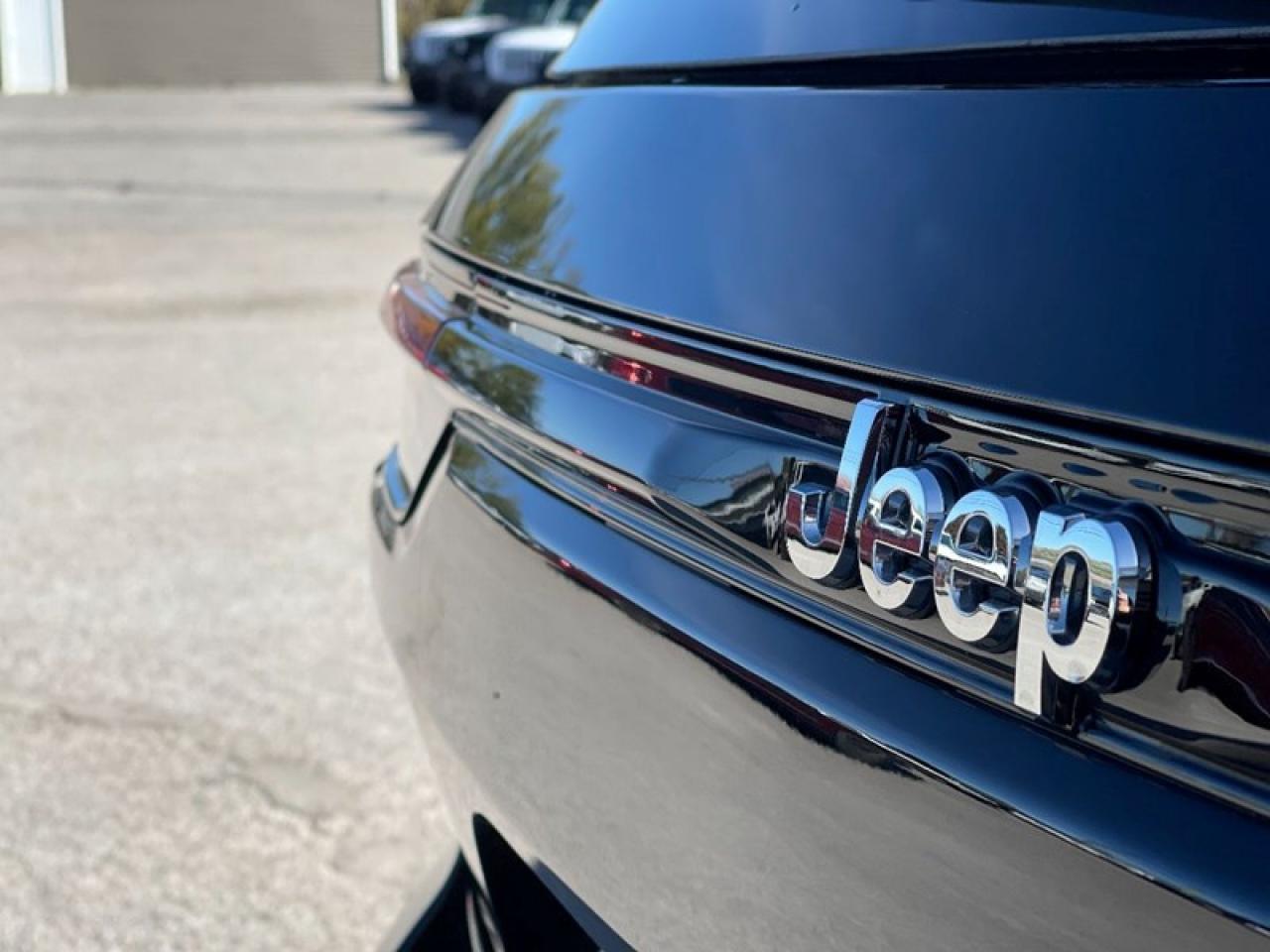 2022 Jeep Grand Cherokee LIMITED 4X4 Photo