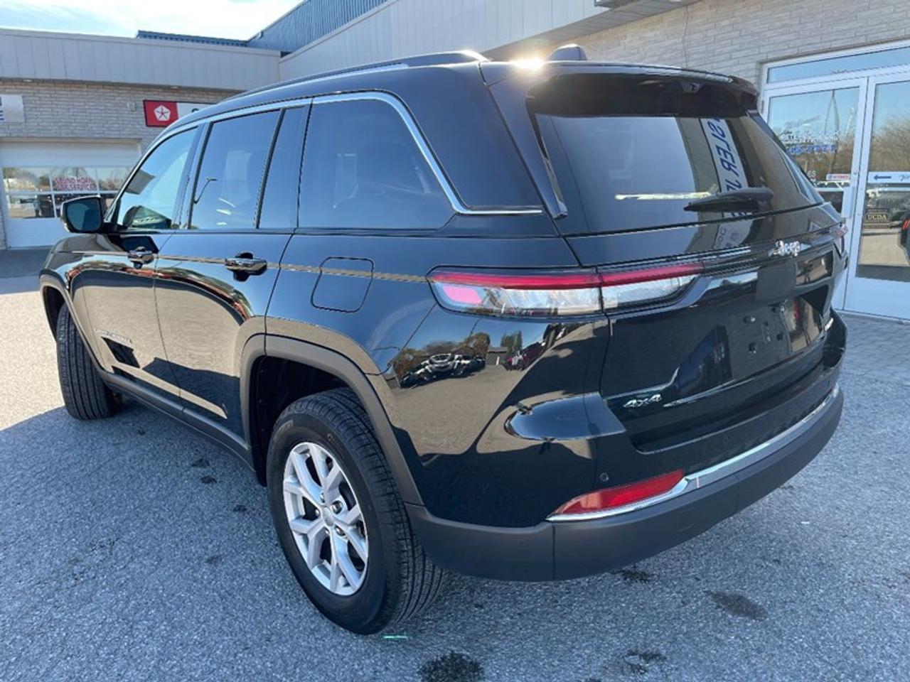 2022 Jeep Grand Cherokee LIMITED 4X4 Photo