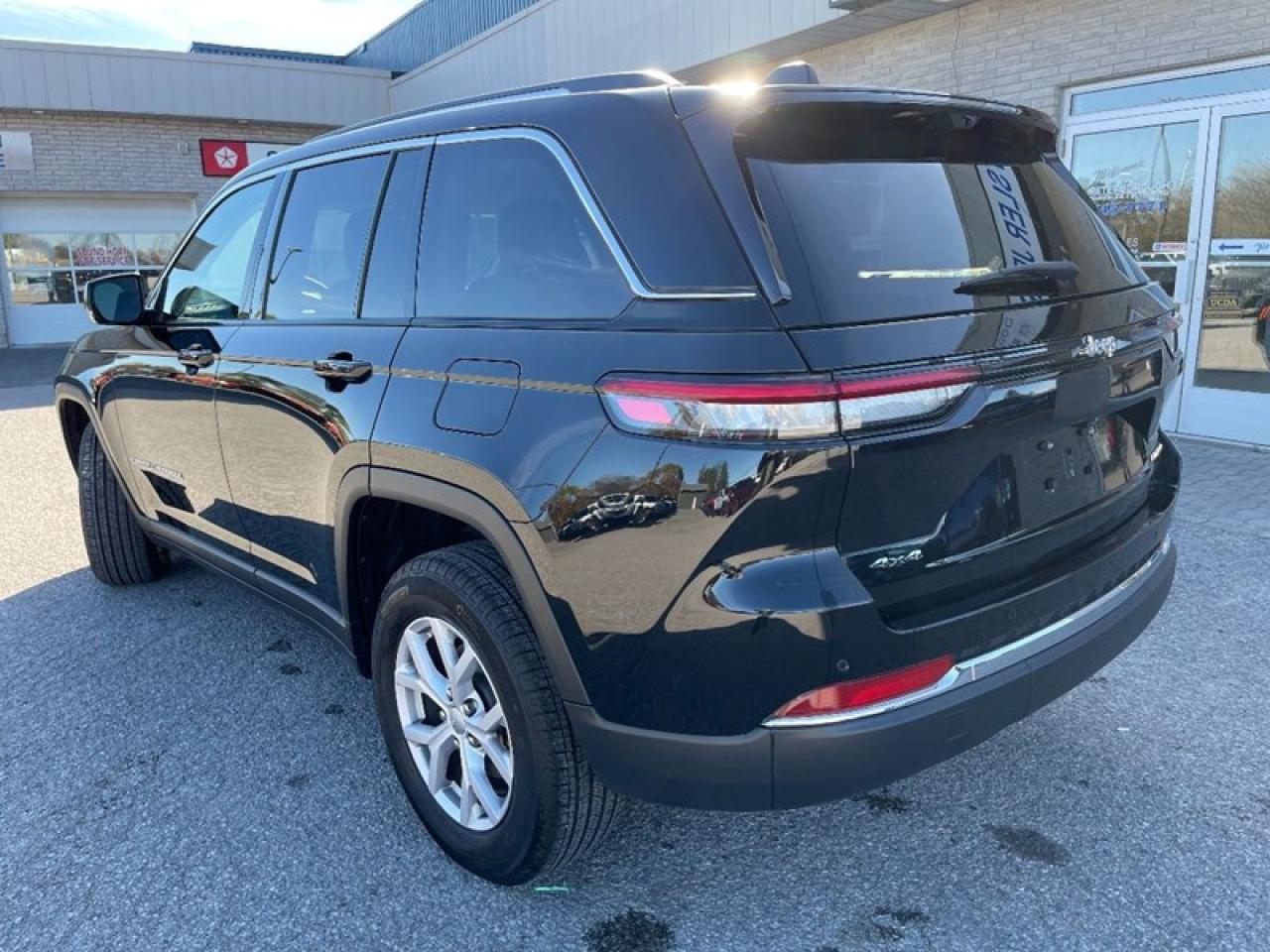 2022 Jeep Grand Cherokee LIMITED 4X4 Photo