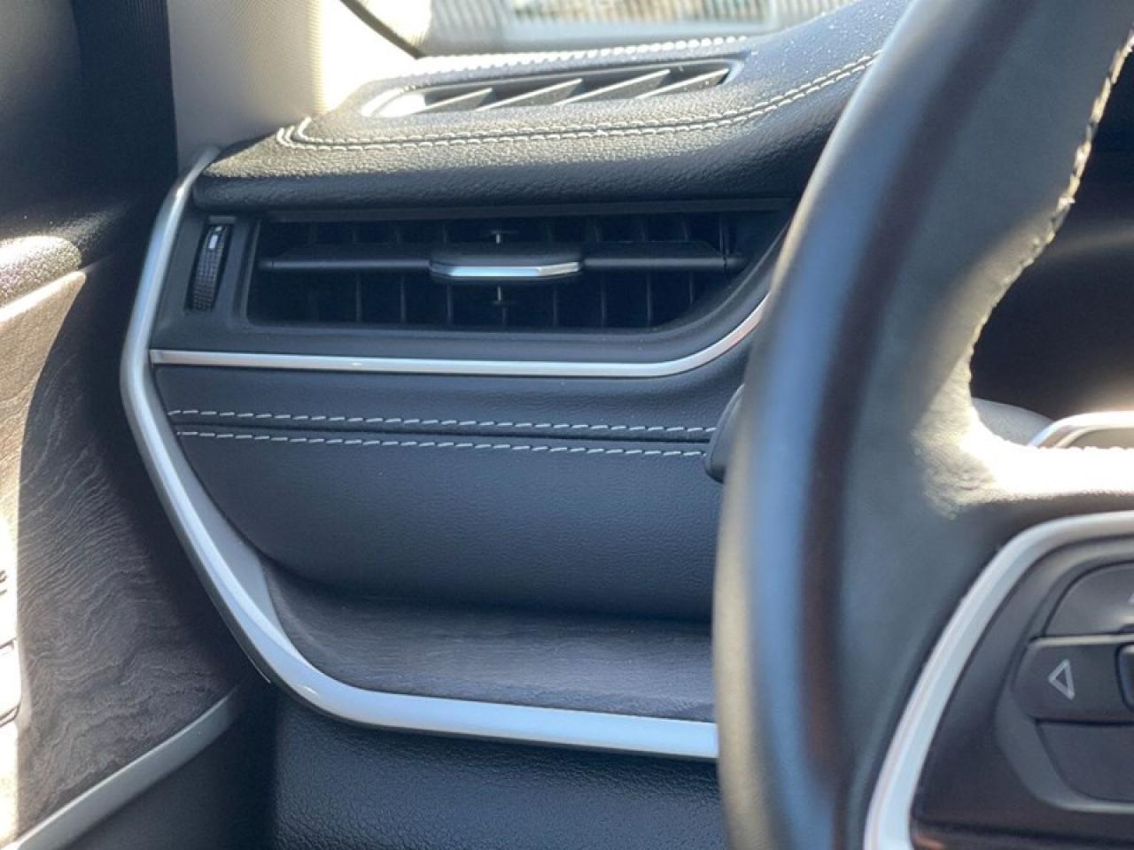 2022 Jeep Grand Cherokee LIMITED 4X4 Photo