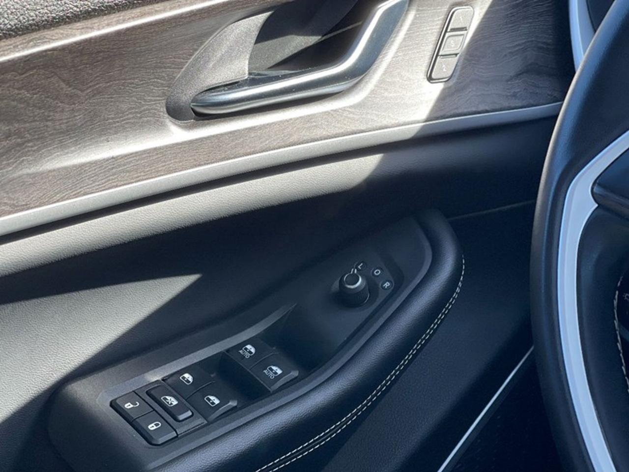 2022 Jeep Grand Cherokee LIMITED 4X4 Photo