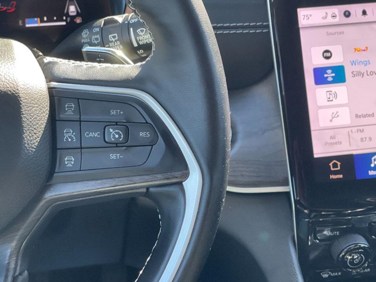 2022 Jeep Grand Cherokee LIMITED 4X4 Photo