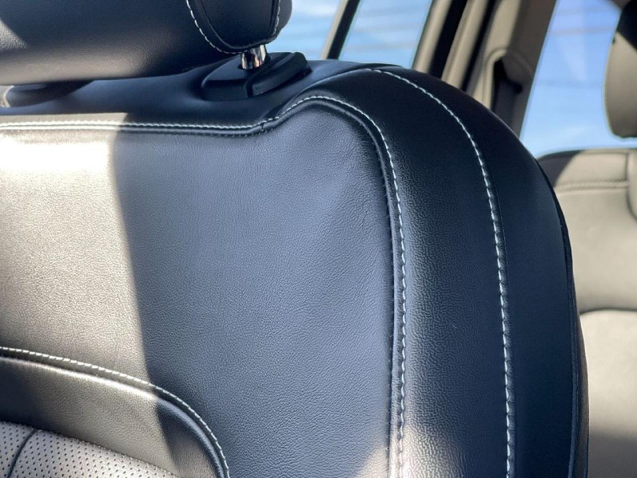 2022 Jeep Grand Cherokee LIMITED 4X4 Photo