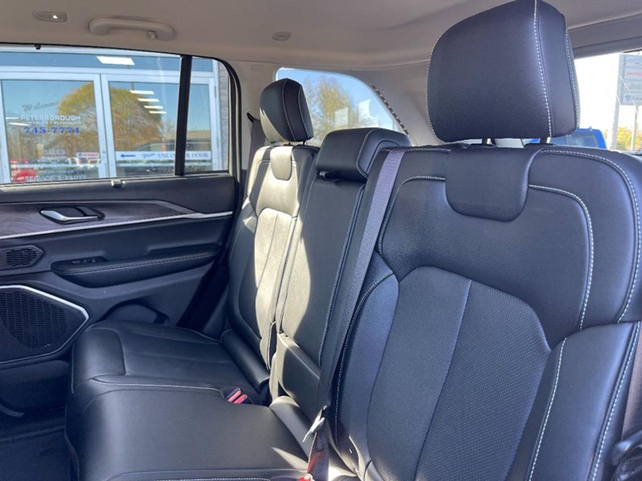 2022 Jeep Grand Cherokee LIMITED 4X4 Photo