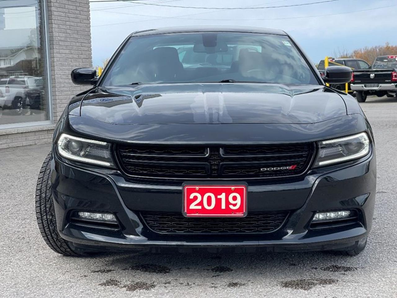 2019 Dodge Charger SXT AWD Photo1