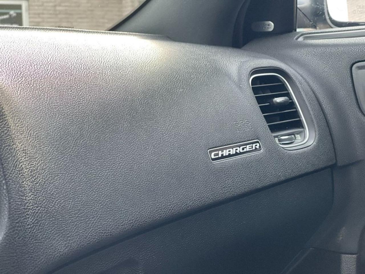 2019 Dodge Charger SXT AWD Photo