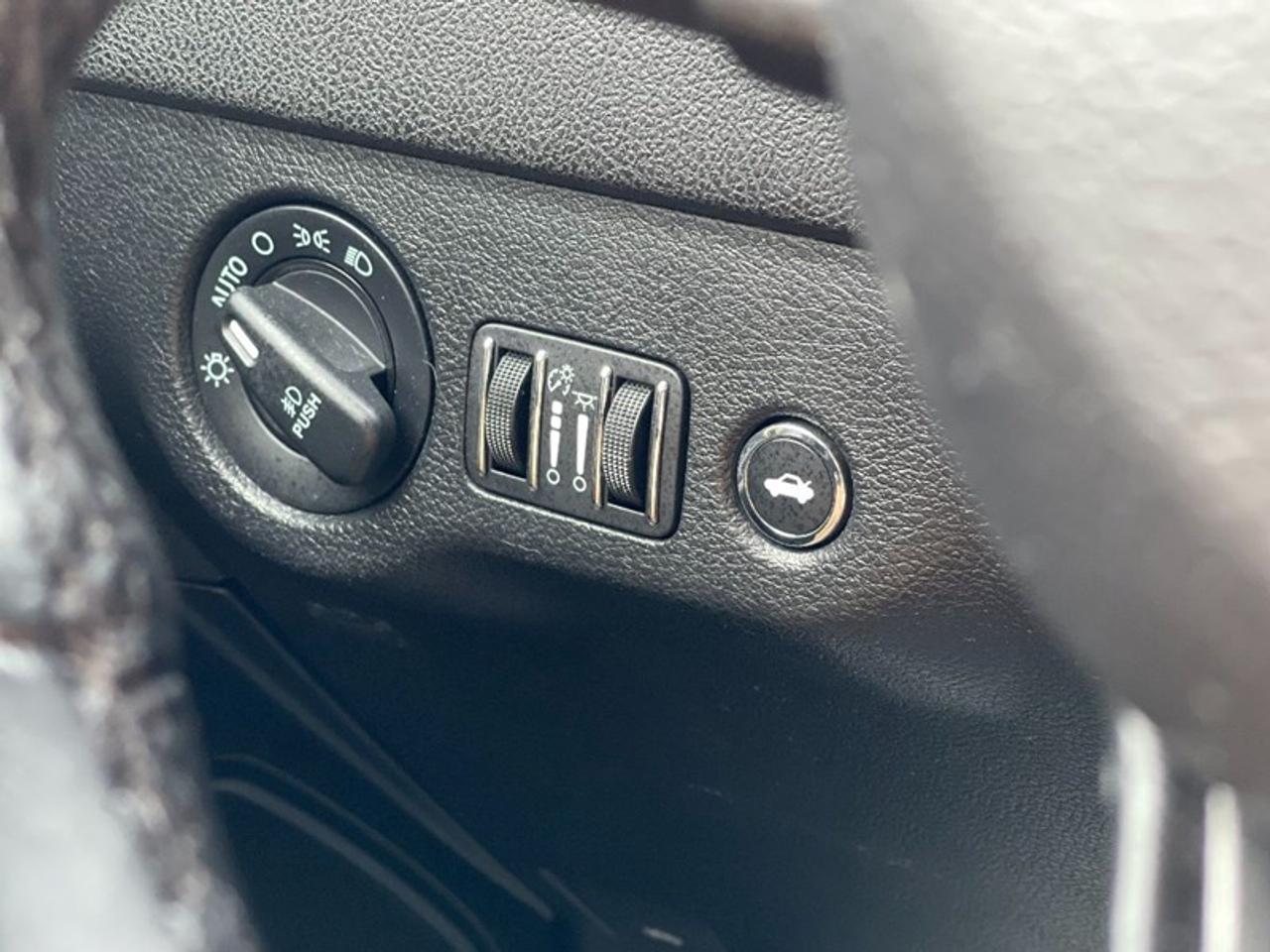 2019 Dodge Charger SXT AWD Photo