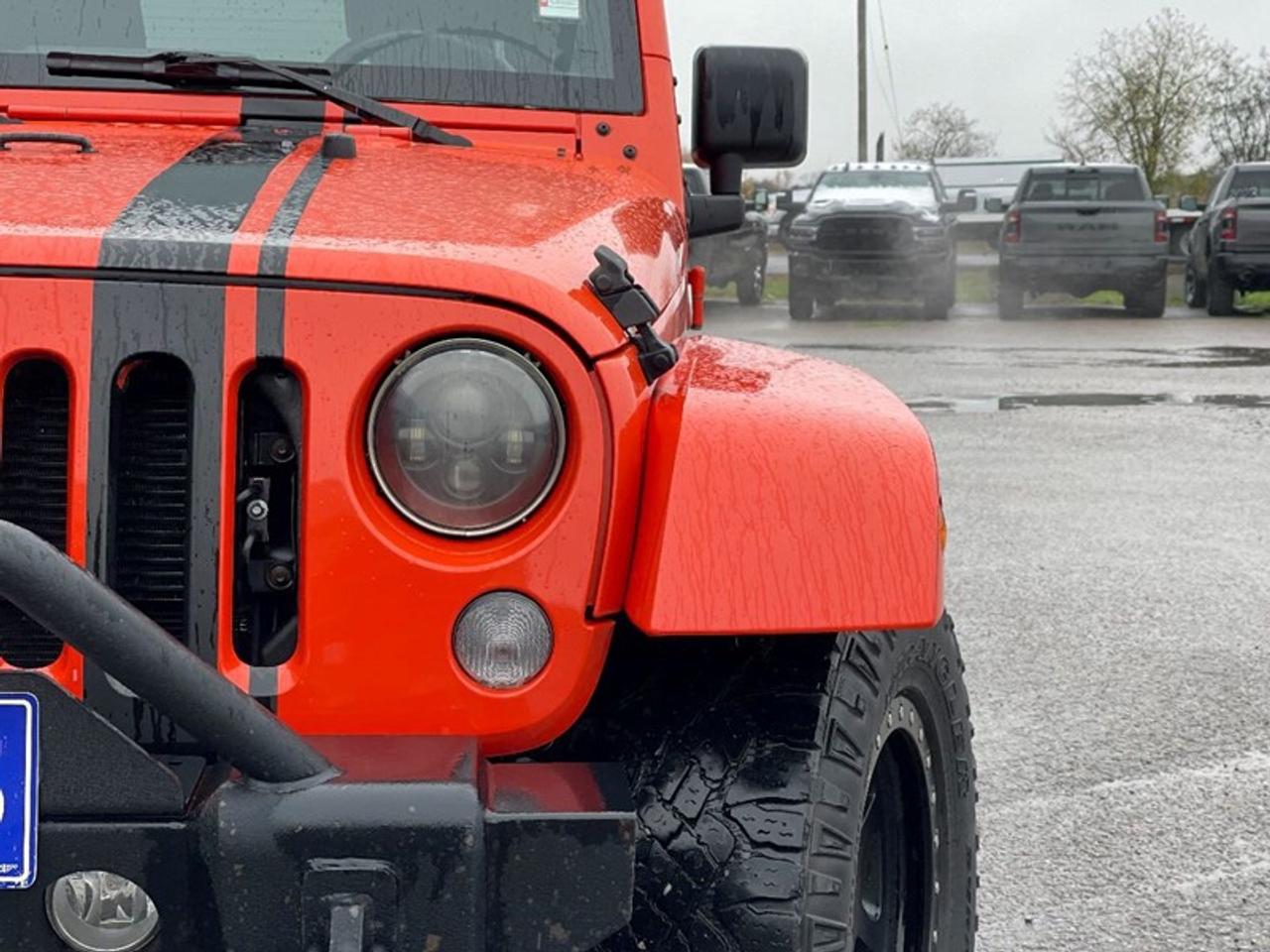 2015 Jeep Wrangler Unlimited Sahara Photo2