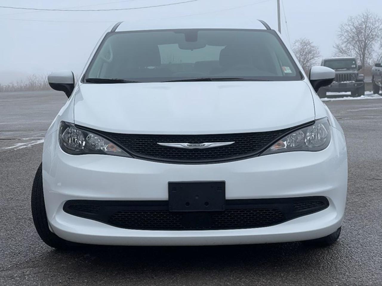 2022 Chrysler Grand Caravan SXT Photo1