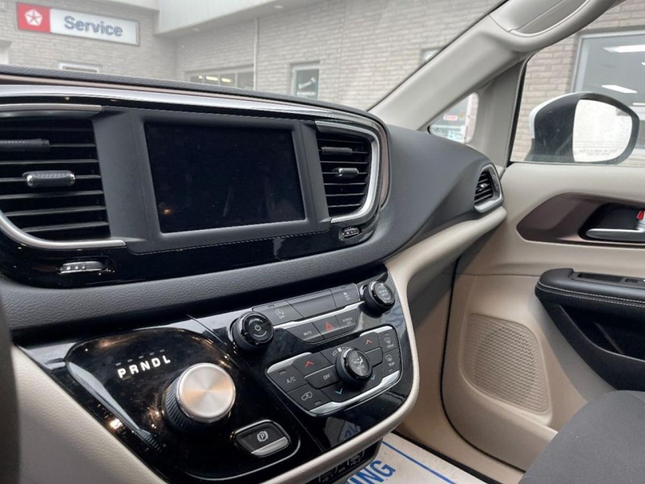 2022 Chrysler Grand Caravan SXT Photo