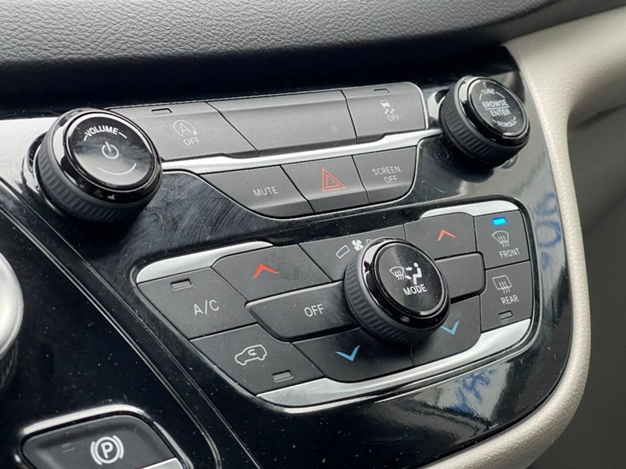 2022 Chrysler Grand Caravan SXT Photo