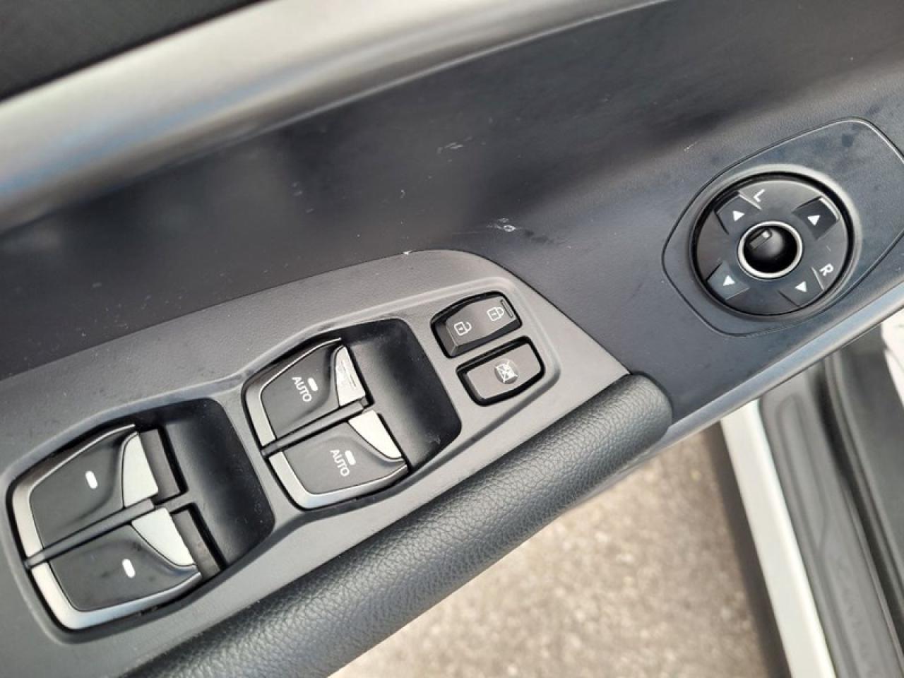 2017 Hyundai Santa Fe Sport 2.4 Photo