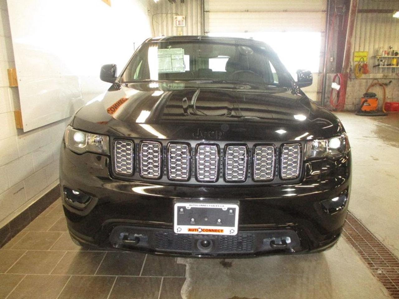 2021 Jeep Grand Cherokee 4WD Altitude Photo3