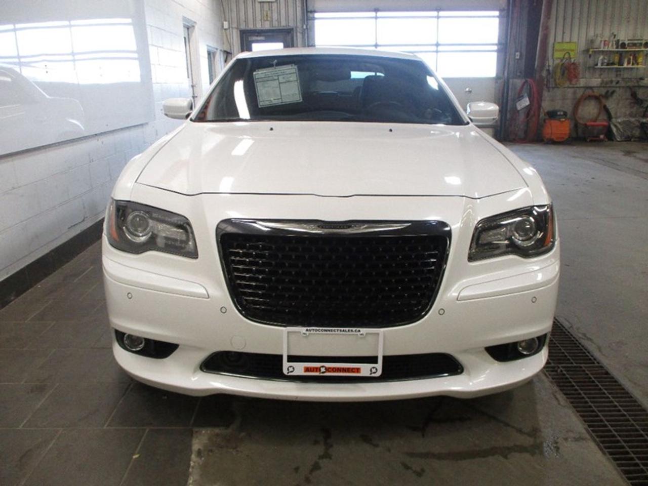 2013 Chrysler 300 SRT8 Photo