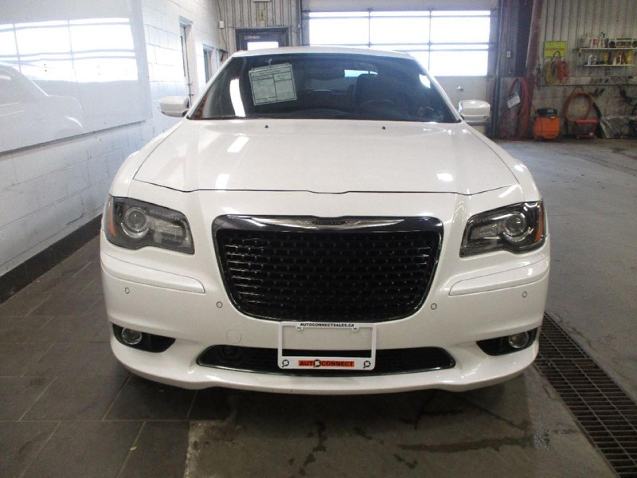 2013 Chrysler 300 SRT8 Photo
