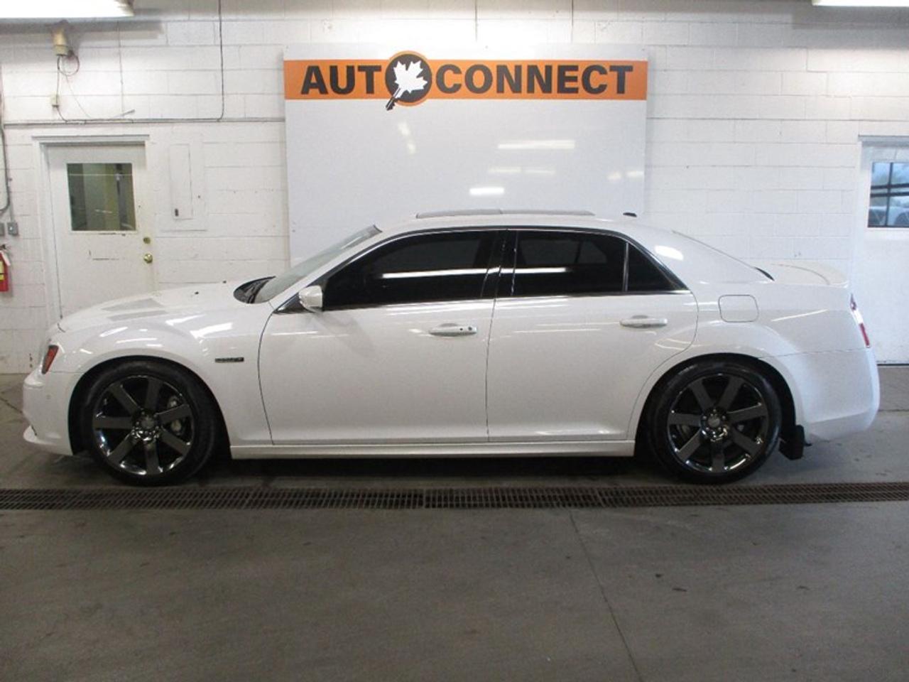 2013 Chrysler 300 SRT8 Photo5