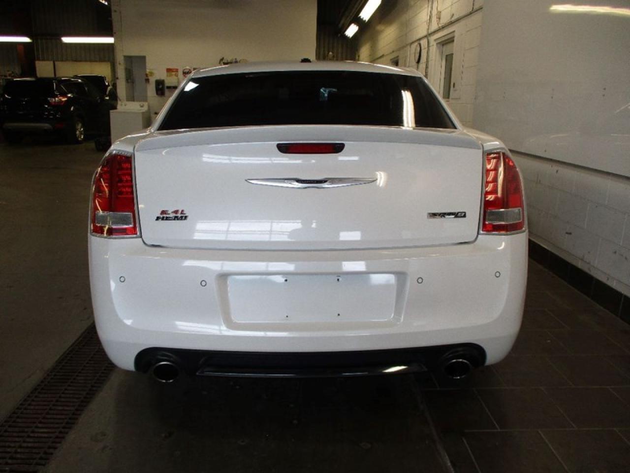 2013 Chrysler 300 SRT8 Photo