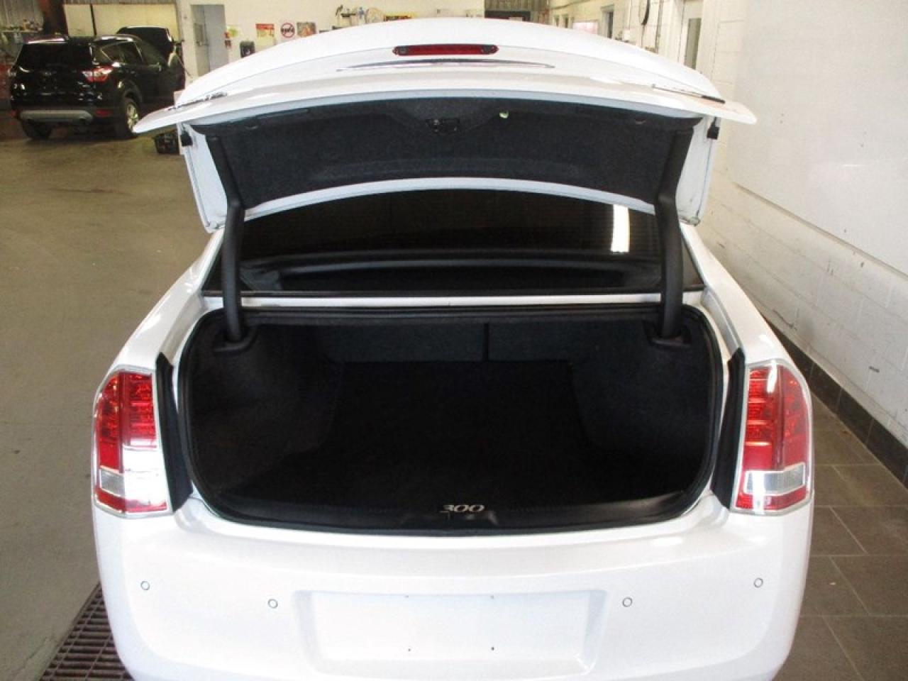 2013 Chrysler 300 SRT8 Photo