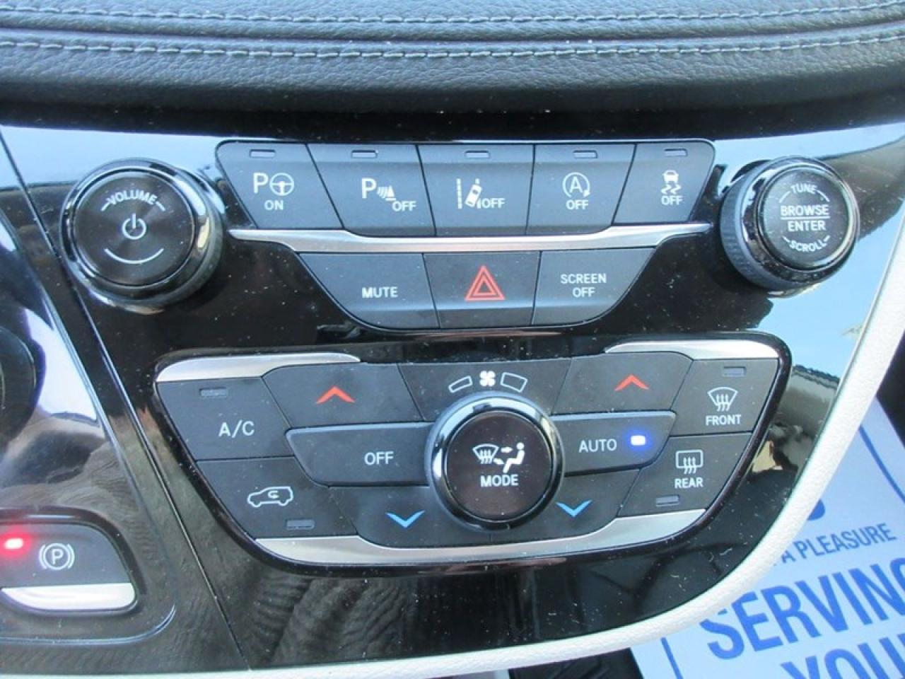 2019 Chrysler Pacifica Limited Photo