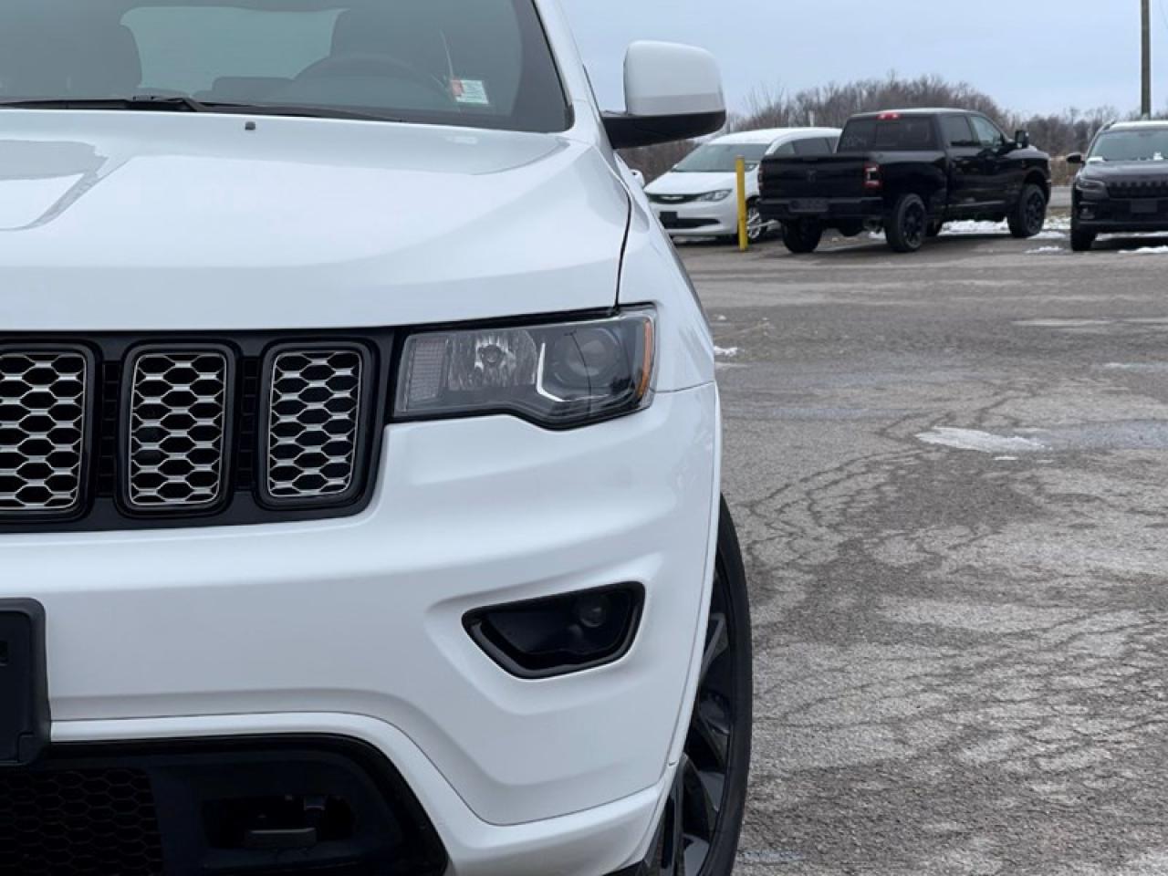 2021 Jeep Grand Cherokee Altitude Photo2