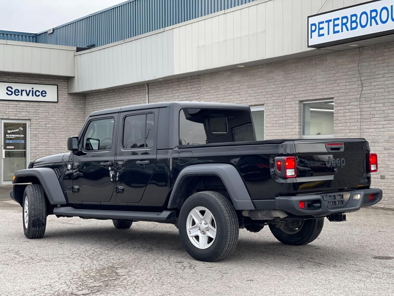 2020 Jeep Gladiator SPORT Photo2
