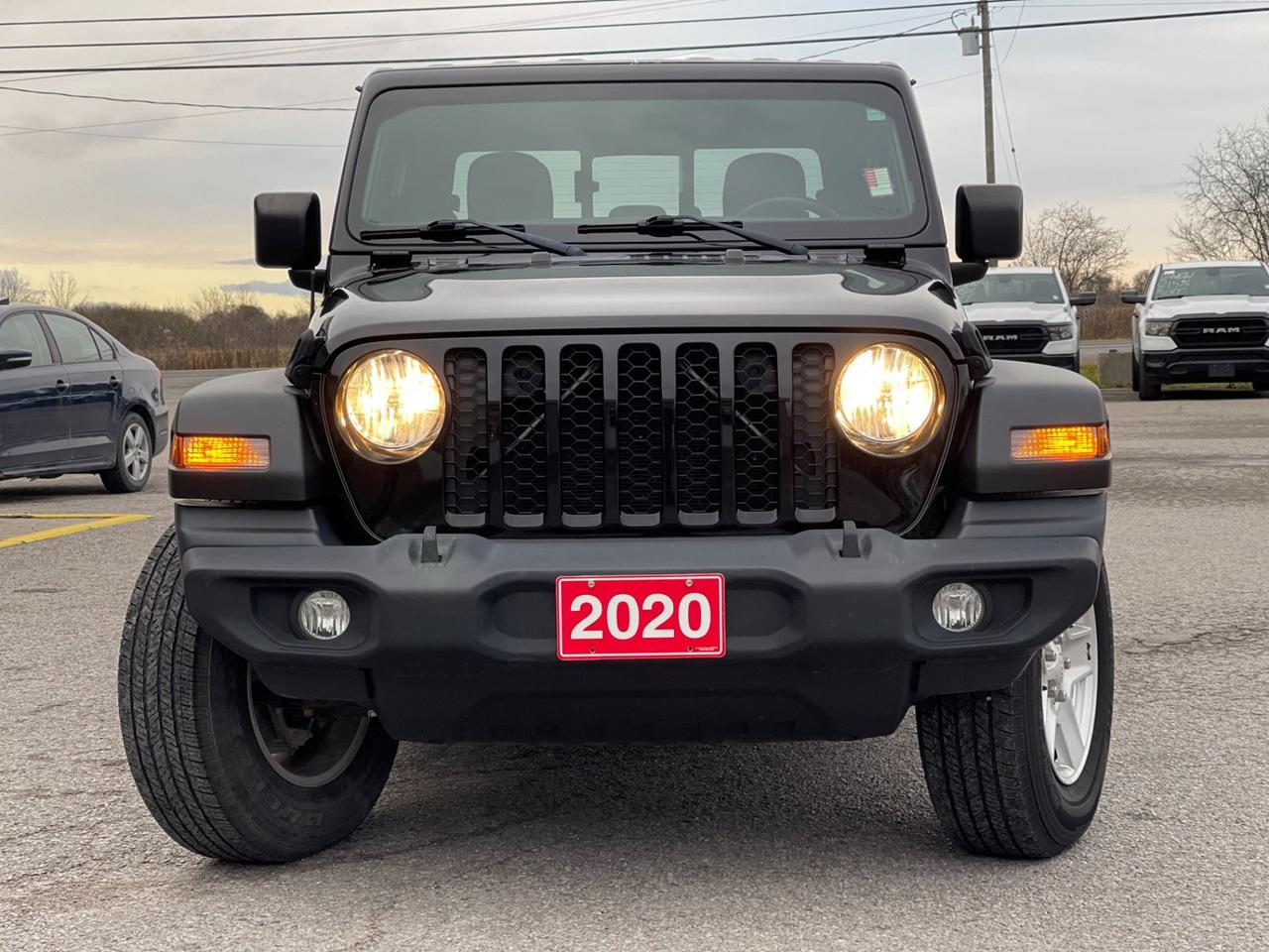 2020 Jeep Gladiator SPORT Photo5
