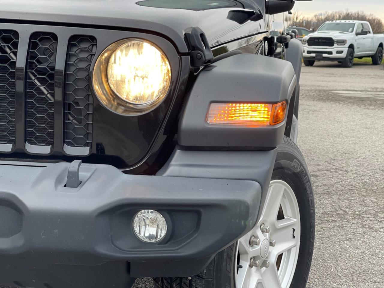 2020 Jeep Gladiator SPORT Photo