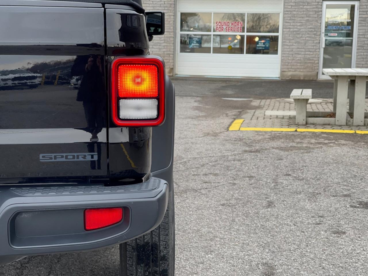 2020 Jeep Gladiator SPORT Photo