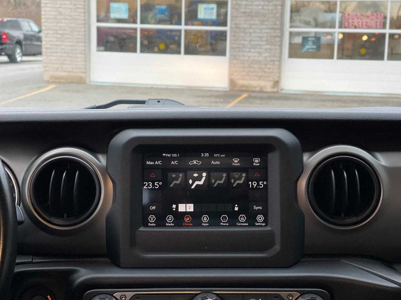 2020 Jeep Gladiator SPORT Photo