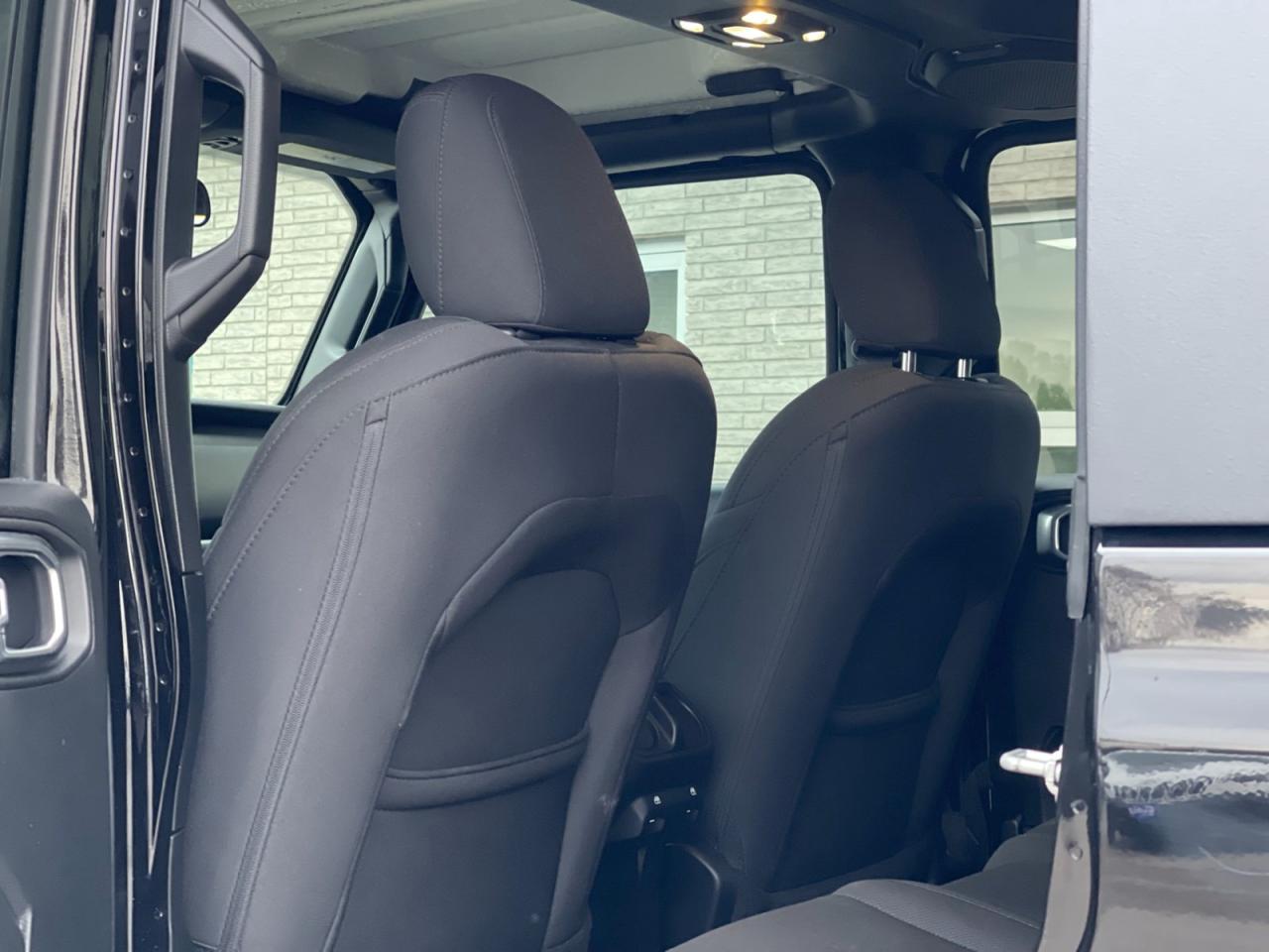 2020 Jeep Gladiator SPORT Photo