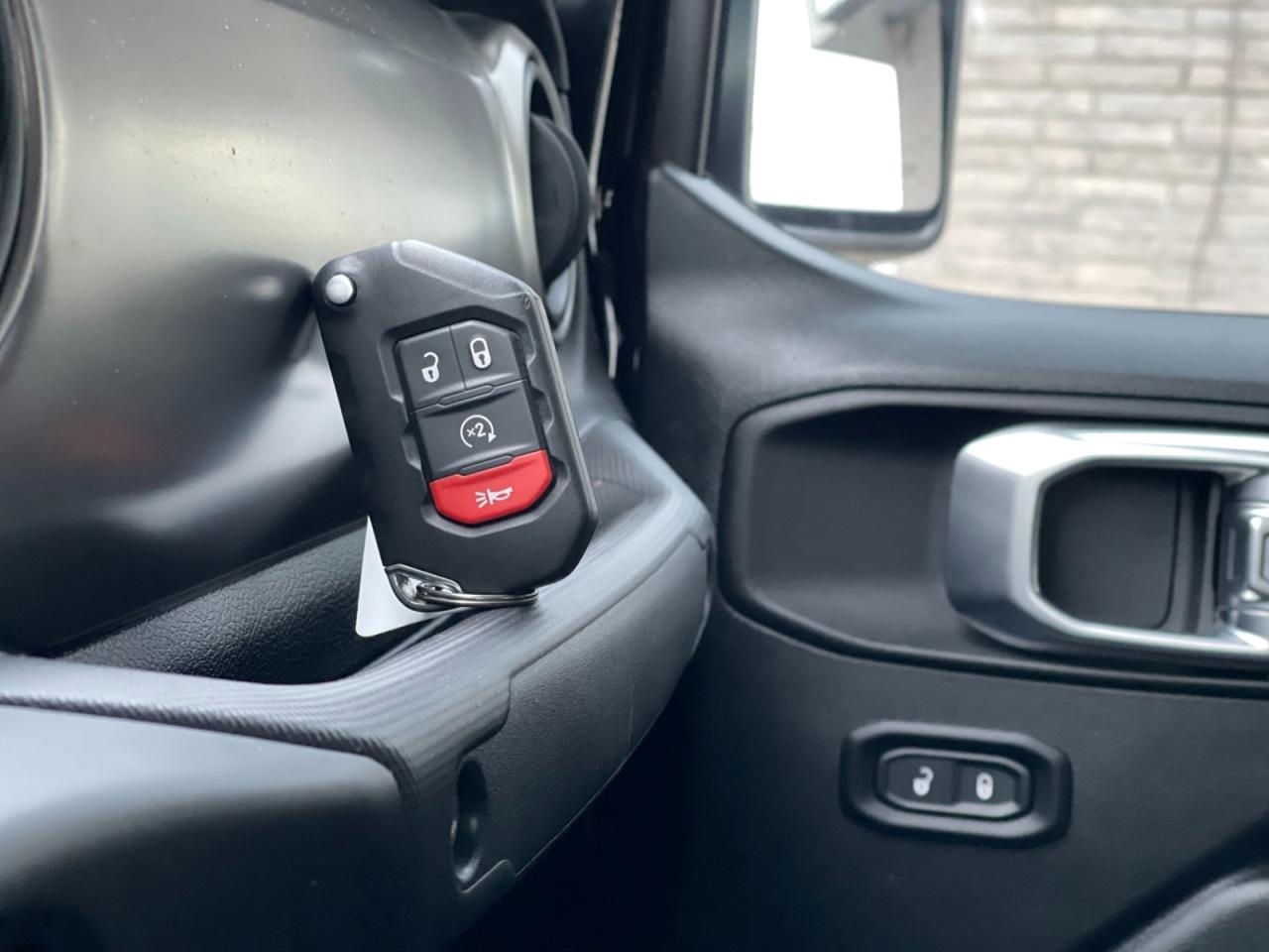 2020 Jeep Gladiator SPORT Photo