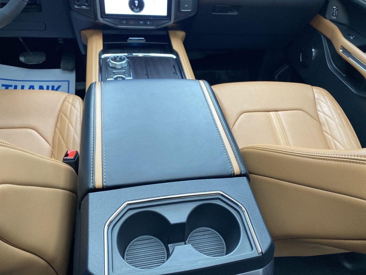 2024 Ford Expedition Platinum Max Photo