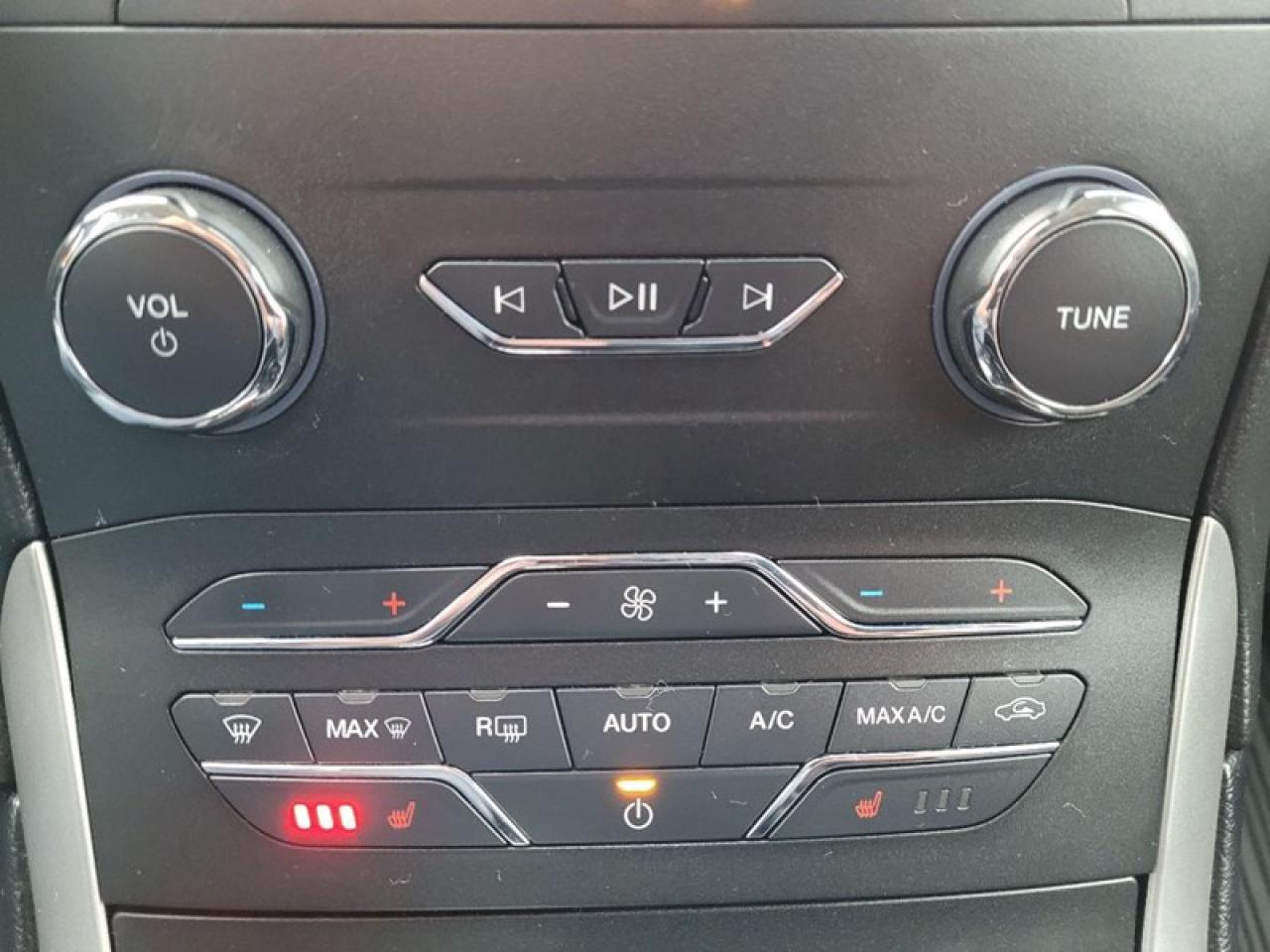 2019 Ford Edge SEL AWD Photo