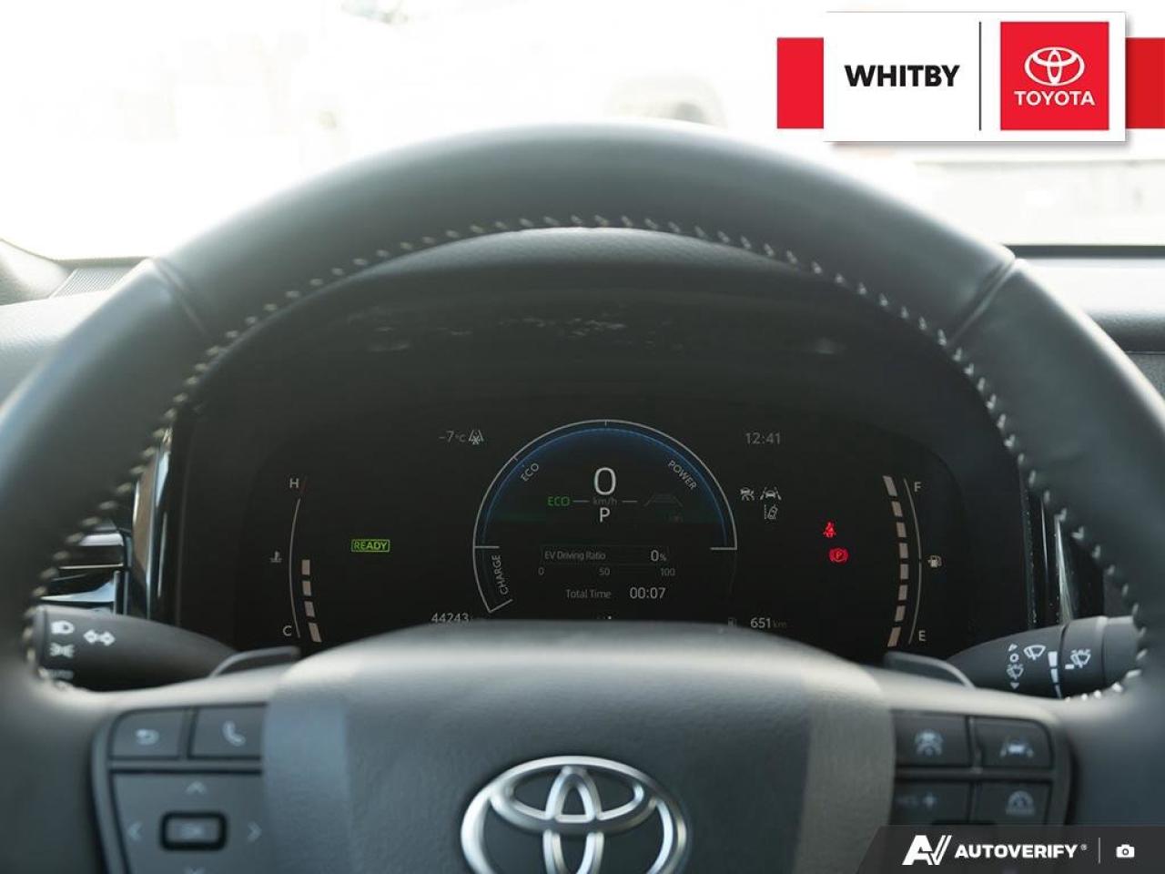 2025 Toyota Camry SE HYBRID 2.5L Photo