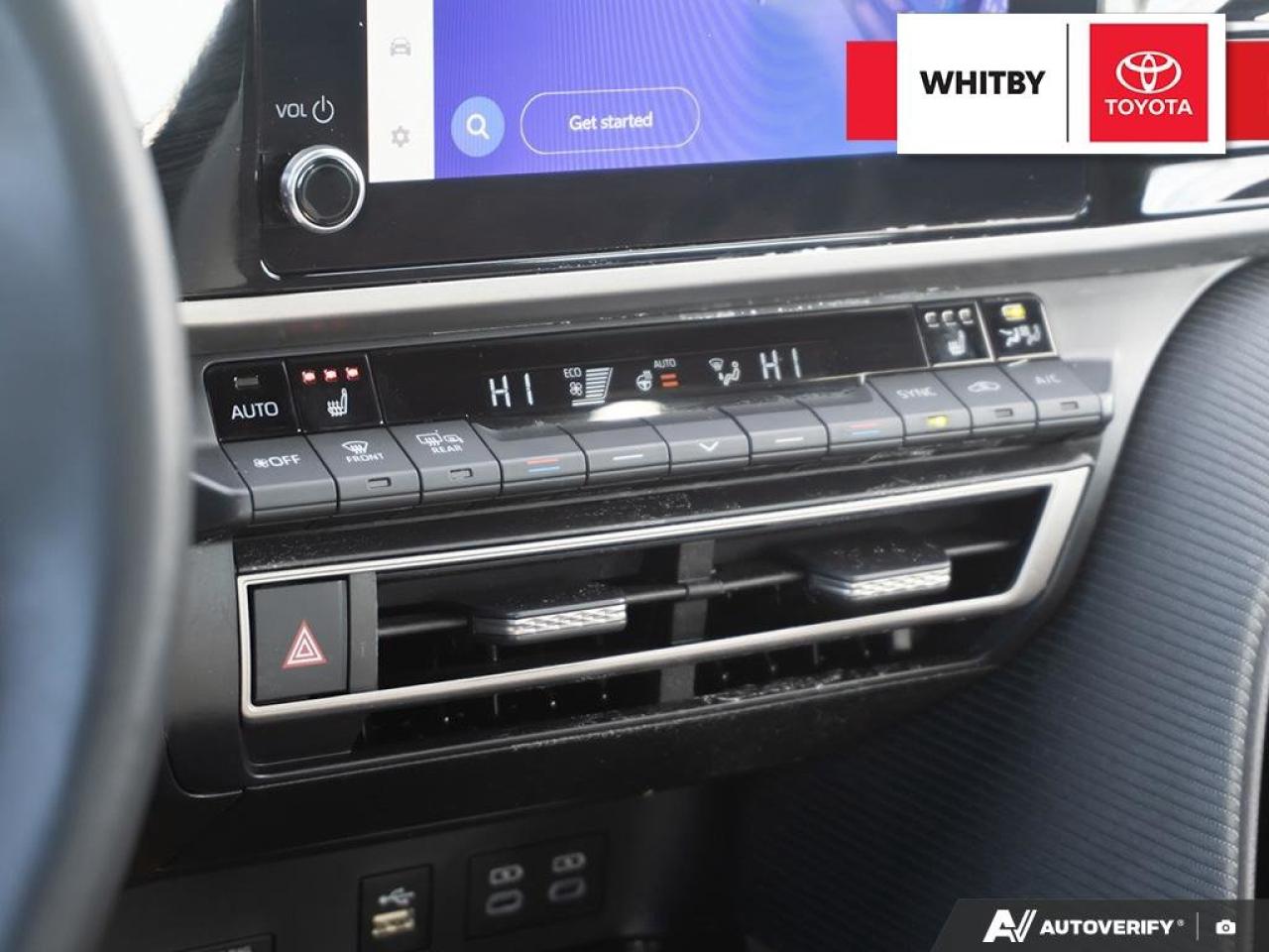 2025 Toyota Camry SE HYBRID 2.5L Photo