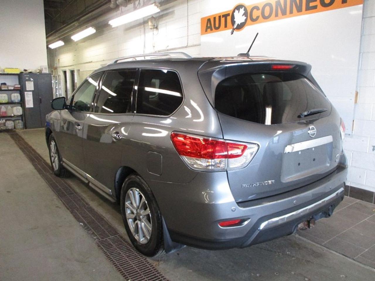 2016 Nissan Pathfinder SL 4WD Photo