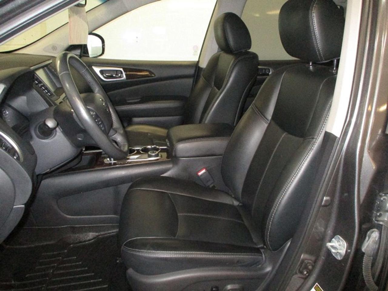 2016 Nissan Pathfinder SL 4WD Photo